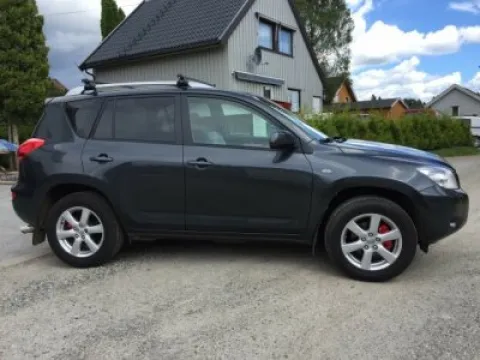 Doniram automobil. Kontakt: mojcapusnik55@gmail.com