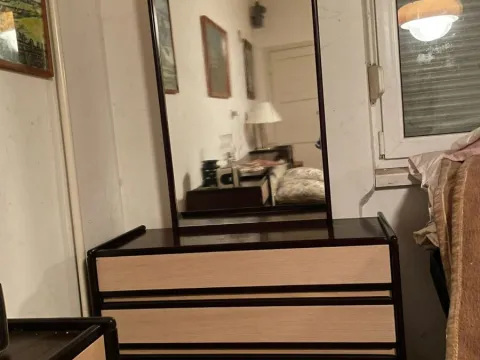 Ladićar sa ogledalom komoda