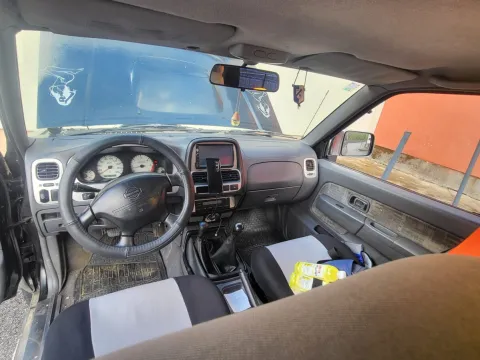 Prodajem Nissan Navara 2001g.